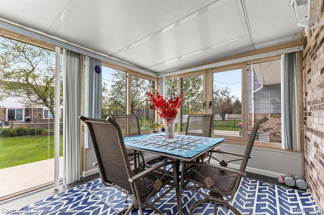 45561 Edgewood Court, Canton, MI 48187