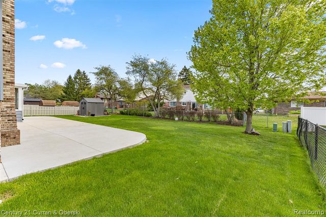 45561 Edgewood Court, Canton, MI 48187