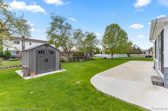 45561 Edgewood Court, Canton, MI 48187