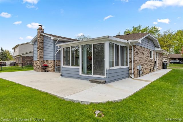 45561 Edgewood Court, Canton, MI 48187