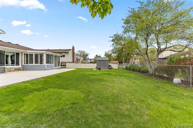 45561 Edgewood Court, Canton, MI 48187