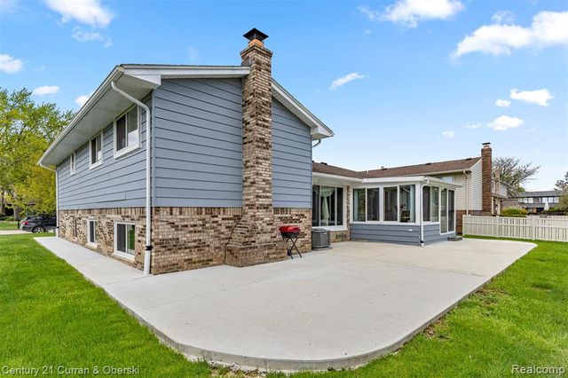 45561 Edgewood Court, Canton, MI 48187