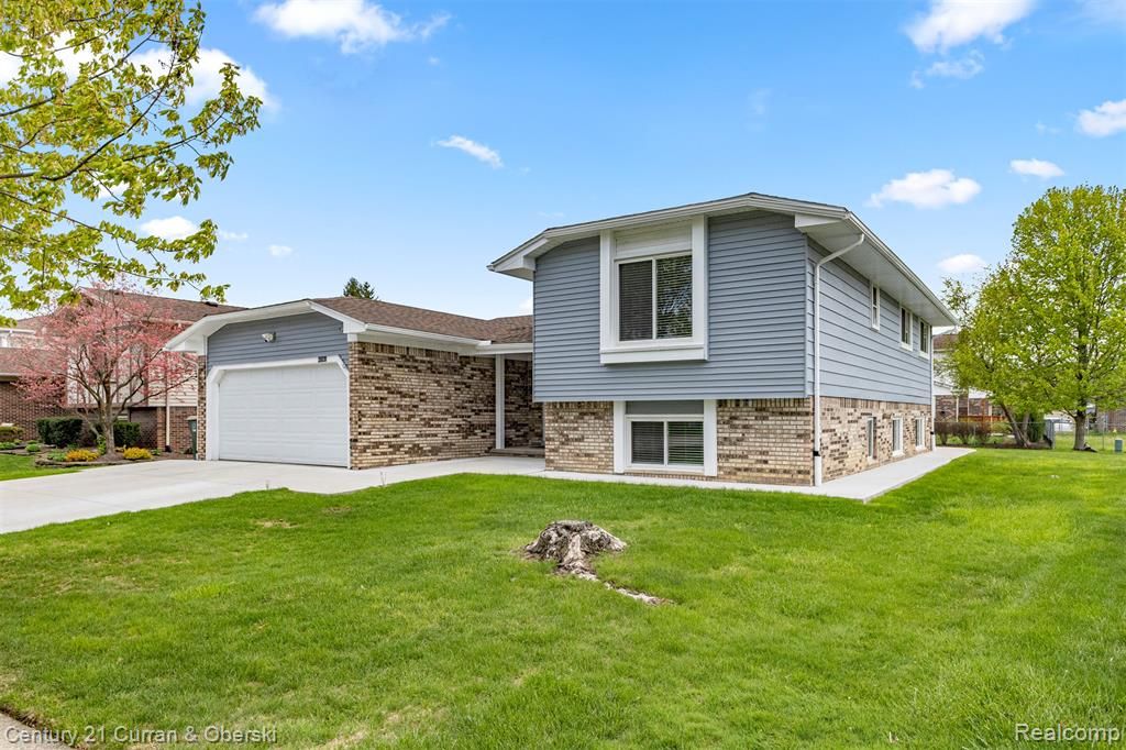 45561 Edgewood Court, Canton, MI 48187
