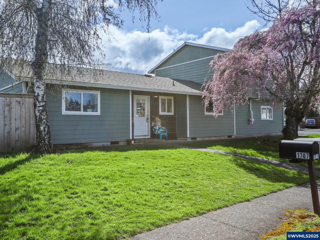 Image 1 of property listing at 1664 SW SESAME St, Mcminnville, OR 97128