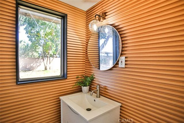 2540 W Picadilly Way, Anaheim, CA 92801