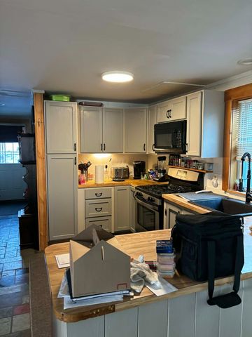 17 Crown Street, Nashua, NH 03060