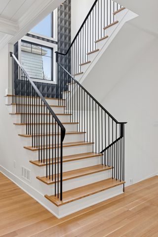 1967 Sheridan Avenue S, Minneapolis, MN 55405