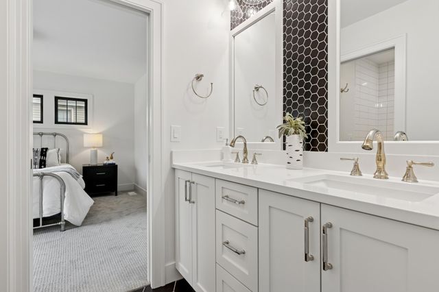 1967 Sheridan Avenue S, Minneapolis, MN 55405