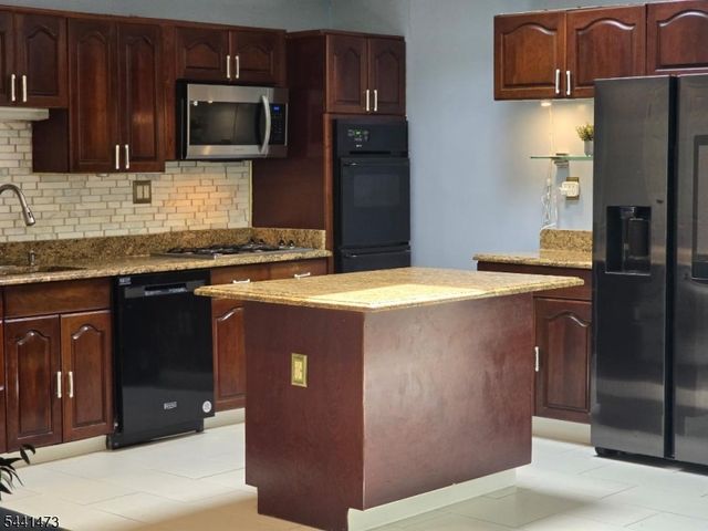 115 Oak St, Old Bridge Twp., NJ 08857