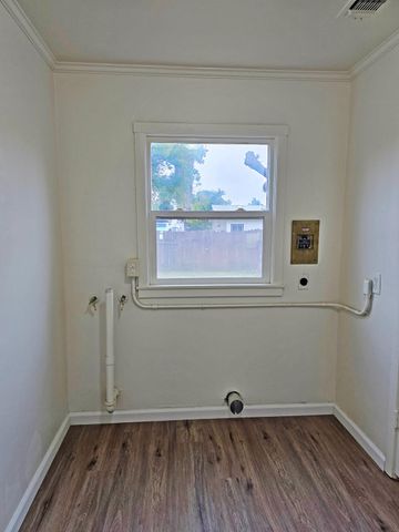 216 E Ashlan Avenue, Fresno, CA 93704