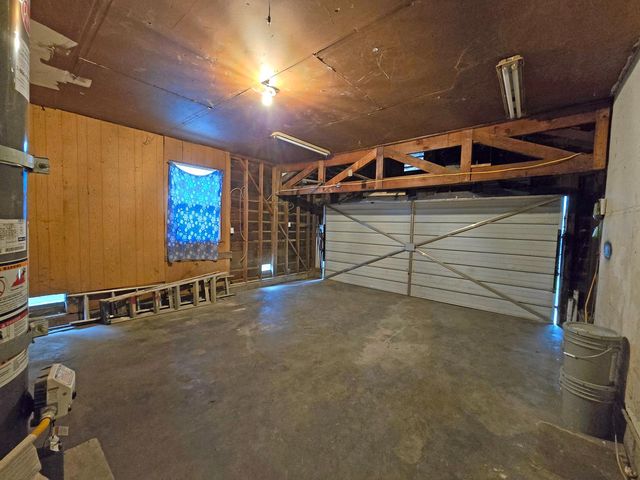 216 E Ashlan Avenue, Fresno, CA 93704