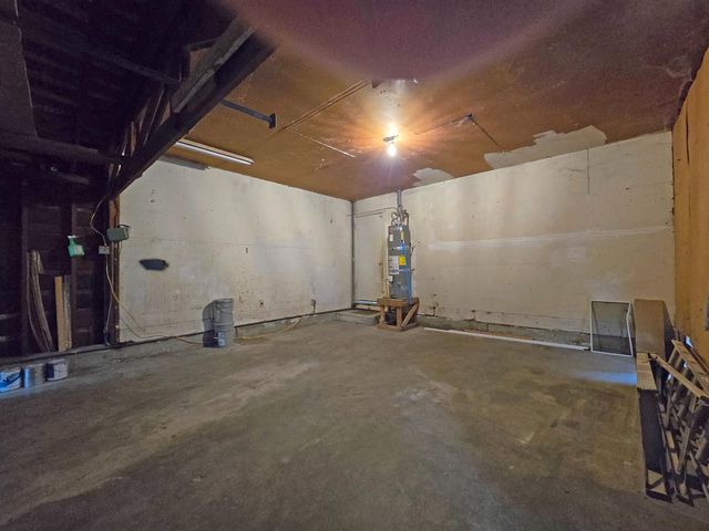 216 E Ashlan Avenue, Fresno, CA 93704