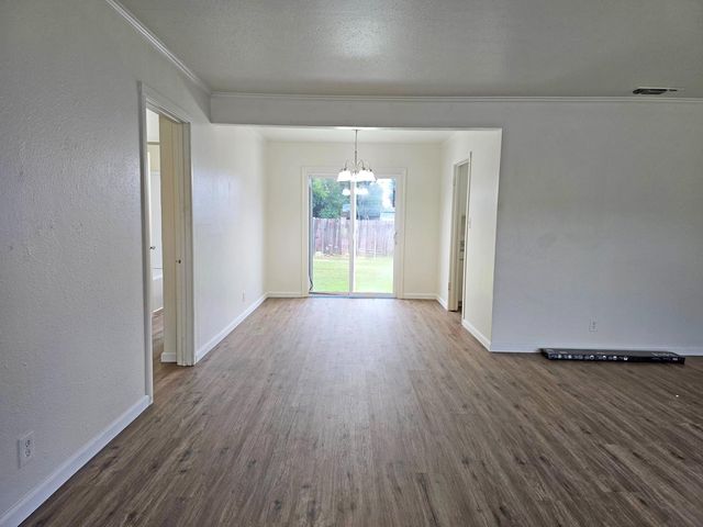 216 E Ashlan Avenue, Fresno, CA 93704