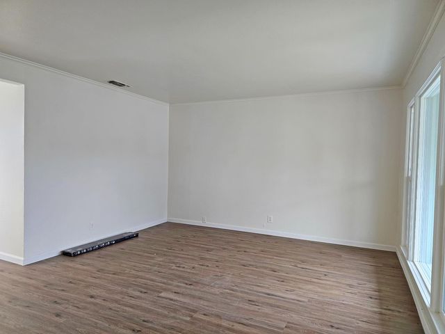 216 E Ashlan Avenue, Fresno, CA 93704