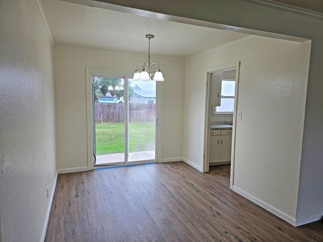 216 E Ashlan Avenue, Fresno, CA 93704