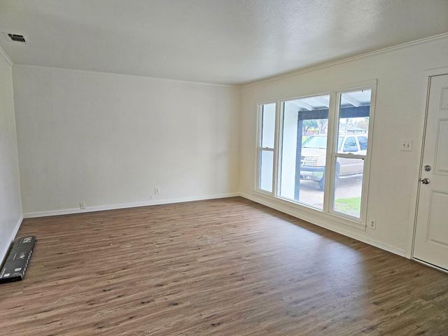 216 E Ashlan Avenue, Fresno, CA 93704