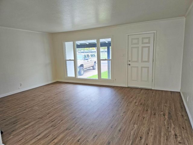 216 E Ashlan Avenue, Fresno, CA 93704