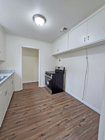 216 E Ashlan Avenue, Fresno, CA 93704