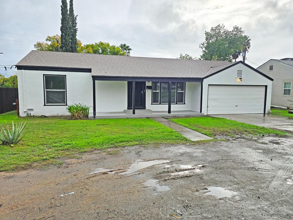 216 E Ashlan Avenue, Fresno, CA 93704