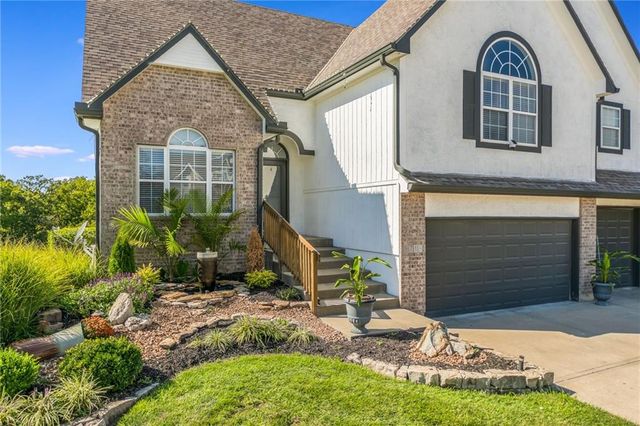 8718 Ridgeway Court, Kansas City, MO 64138