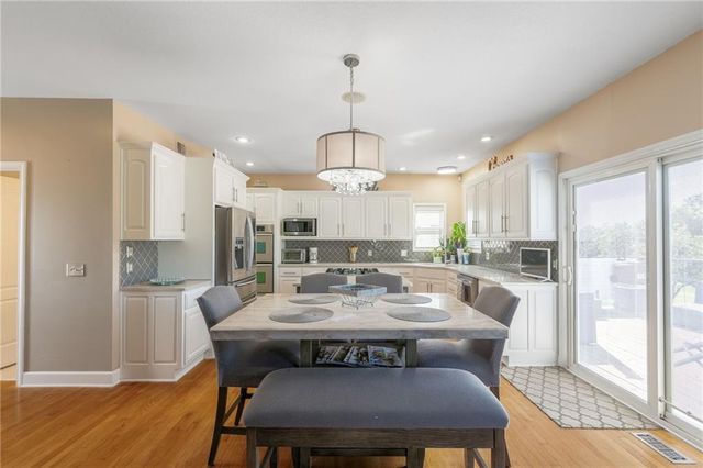 8718 Ridgeway Court, Kansas City, MO 64138