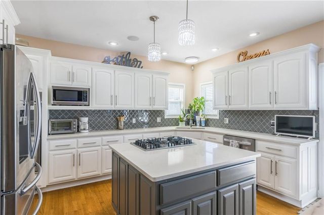 8718 Ridgeway Court, Kansas City, MO 64138