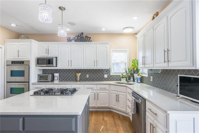 8718 Ridgeway Court, Kansas City, MO 64138