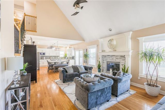 8718 Ridgeway Court, Kansas City, MO 64138