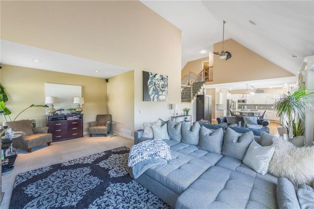 8718 Ridgeway Court, Kansas City, MO 64138