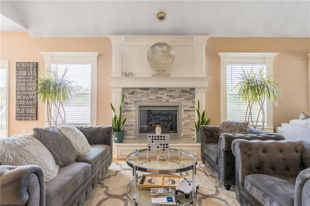 8718 Ridgeway Court, Kansas City, MO 64138