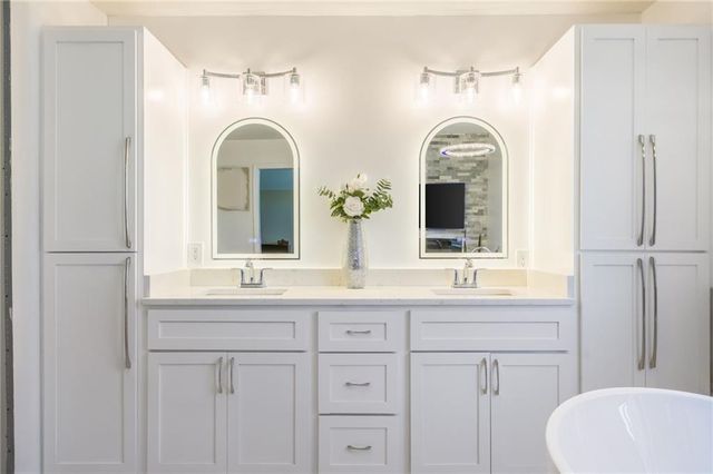 8718 Ridgeway Court, Kansas City, MO 64138