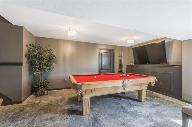 8718 Ridgeway Court, Kansas City, MO 64138