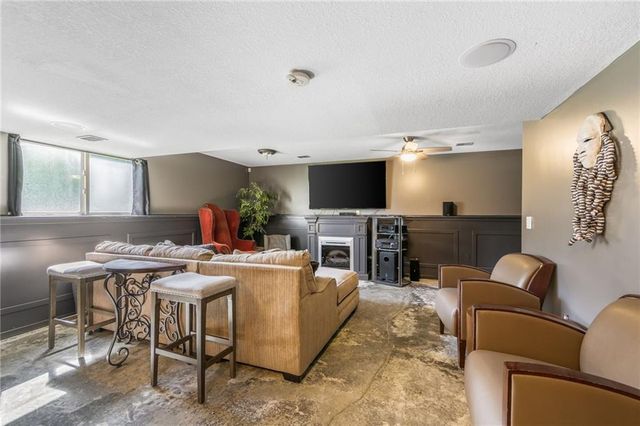 8718 Ridgeway Court, Kansas City, MO 64138