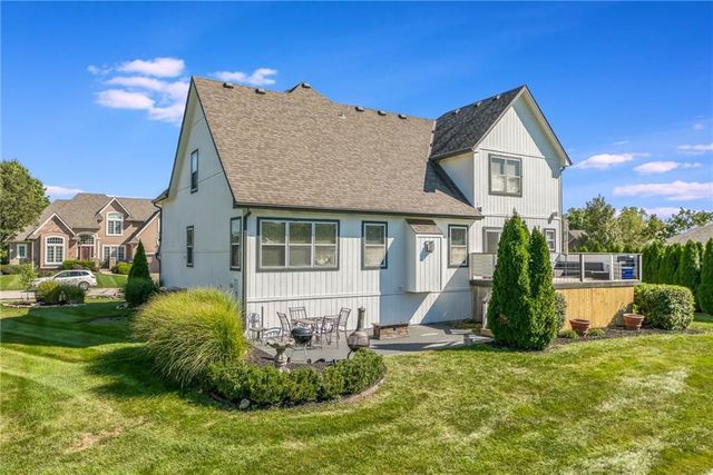 8718 Ridgeway Court, Kansas City, MO 64138