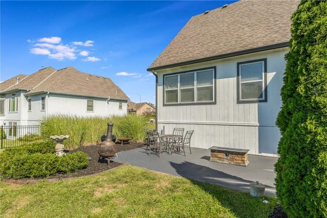 8718 Ridgeway Court, Kansas City, MO 64138