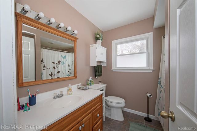 4975 Comstock Street, Commerce Charter Township, MI 48382