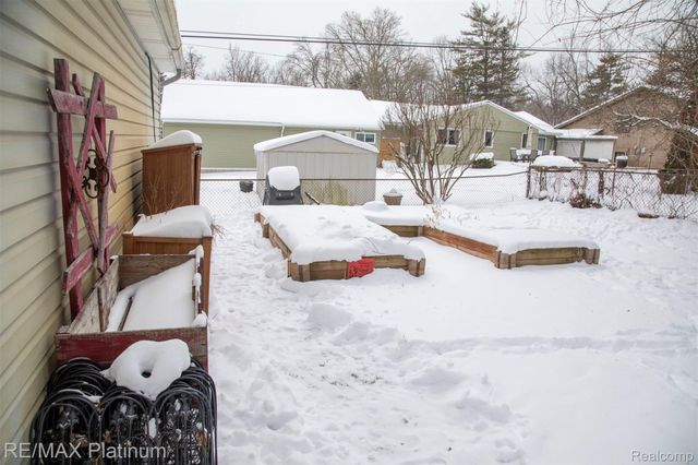 4975 Comstock Street, Commerce Charter Township, MI 48382