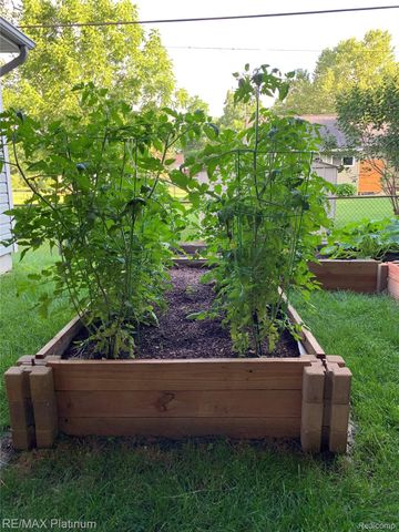 4975 Comstock Street, Commerce Charter Township, MI 48382