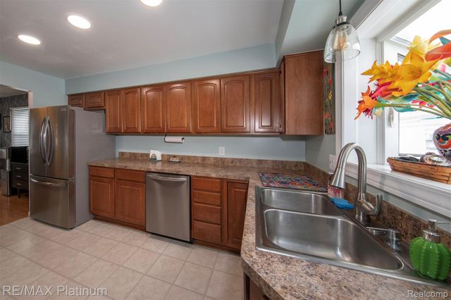 4975 Comstock Street, Commerce Charter Township, MI 48382