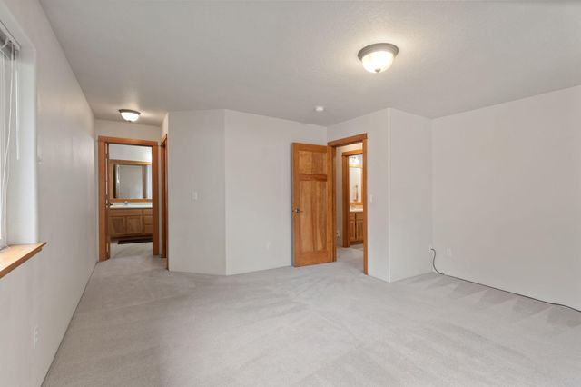 930 Schaefers Lane, Grants Pass, OR 97526