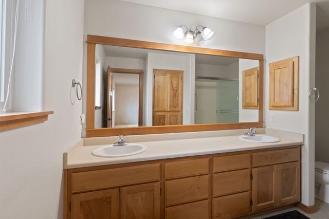 930 Schaefers Lane, Grants Pass, OR 97526