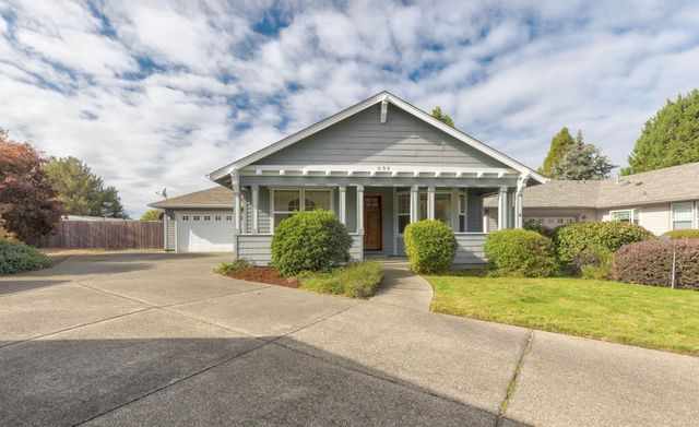 930 Schaefers Lane, Grants Pass, OR 97526