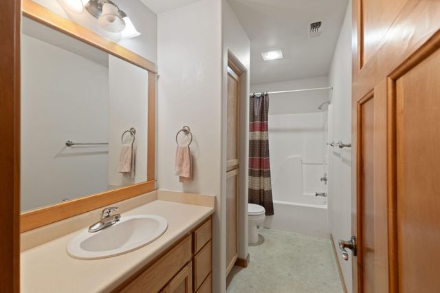 930 Schaefers Lane, Grants Pass, OR 97526