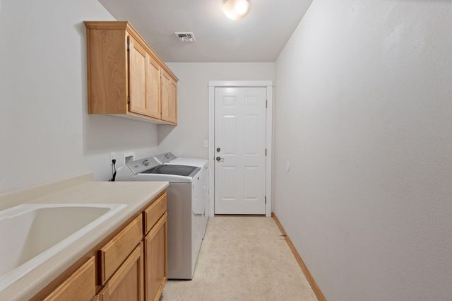 930 Schaefers Lane, Grants Pass, OR 97526