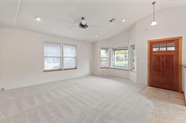 930 Schaefers Lane, Grants Pass, OR 97526