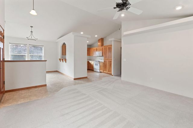 930 Schaefers Lane, Grants Pass, OR 97526