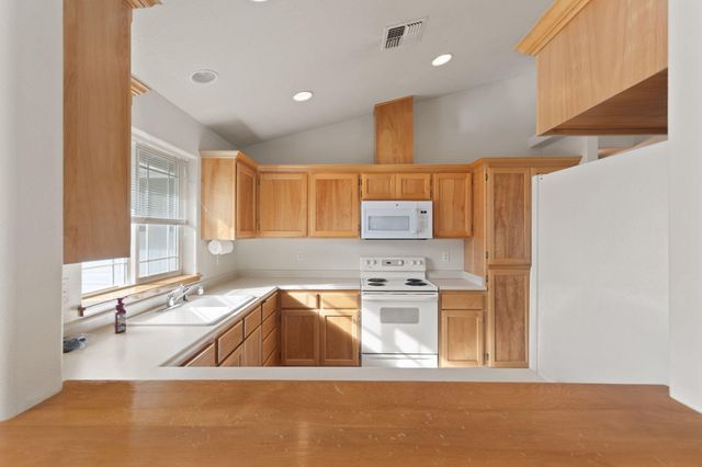 930 Schaefers Lane, Grants Pass, OR 97526