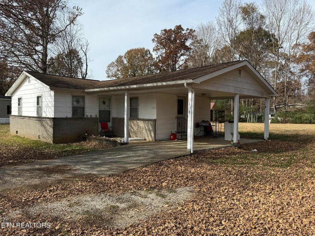 618 Dyer Rd, Madisonville, TN 37354