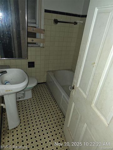 14728 Wilfred Street, Detroit, MI 48213