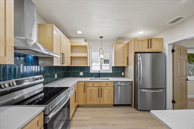 6875 11TH AVENUE N, St Petersburg, FL 33710